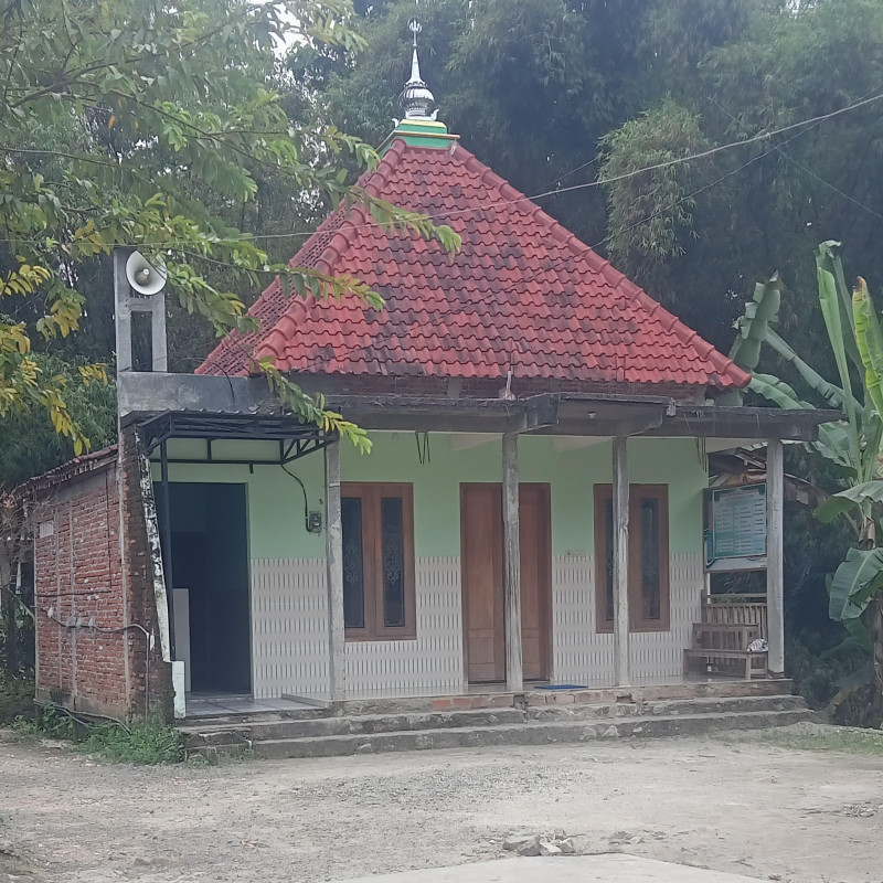 Bantu Perluasan Musholla Al Amir Untuk Jamaah Agar Tidak Sholat di Luar Musholla Lagi