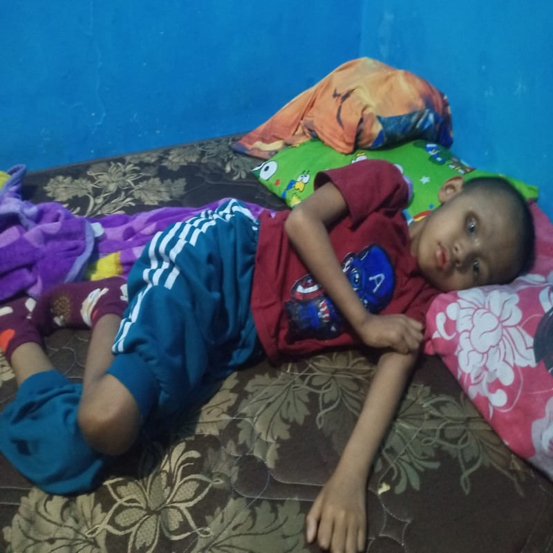MATA ILYAS HAMPIR KELUAR
