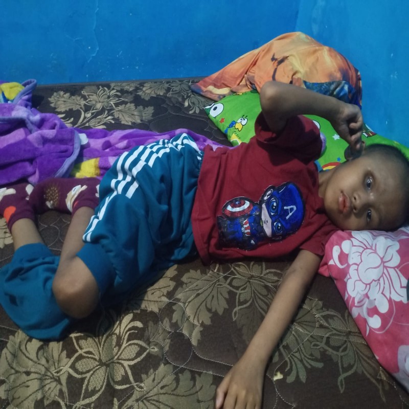 MATA ILYAS HAMPIR KELUAR