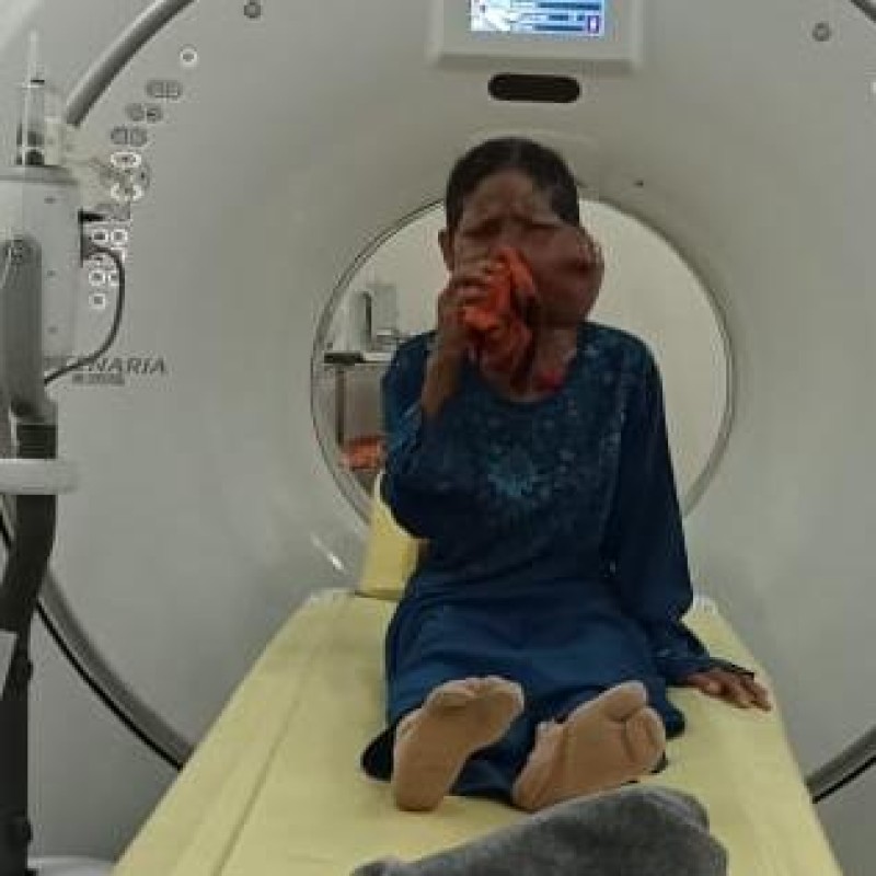 Bantu Mak Suhamah berjuang melawan kanker stadium lanjut