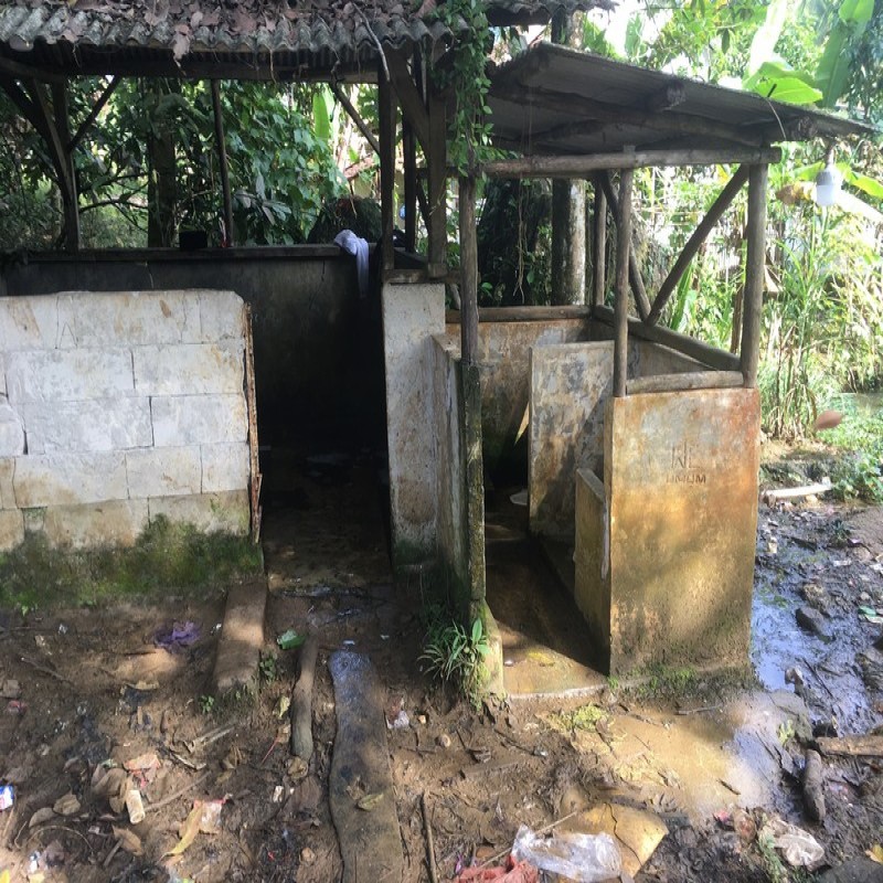 Bantu Pesantren At-Turisin di Pelosok Banten memiliki MCK yang layak untuk para santri
