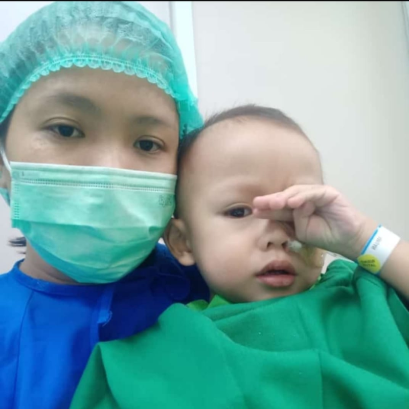 Anak Guru Honorer Berjuang Sembuh Dari Tumor Ganas