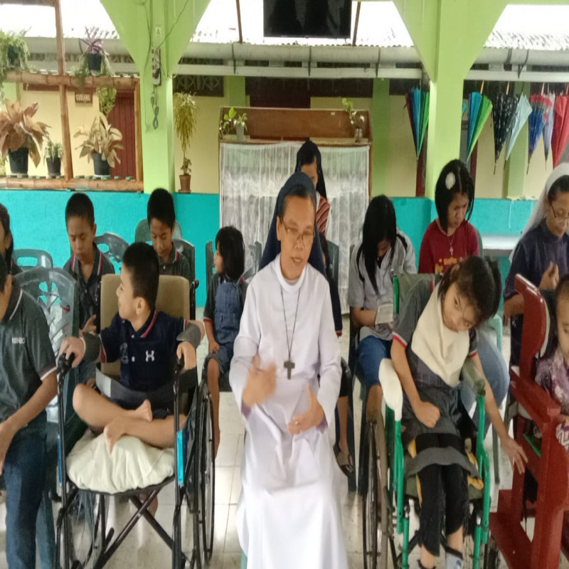 BANTUAN ALAT TERAPI UNTUK ANAK-ANAK DISABILITAS