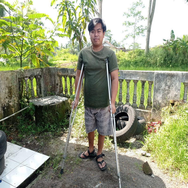 Bantu Dicki Sembuh dari Lumpuh nya