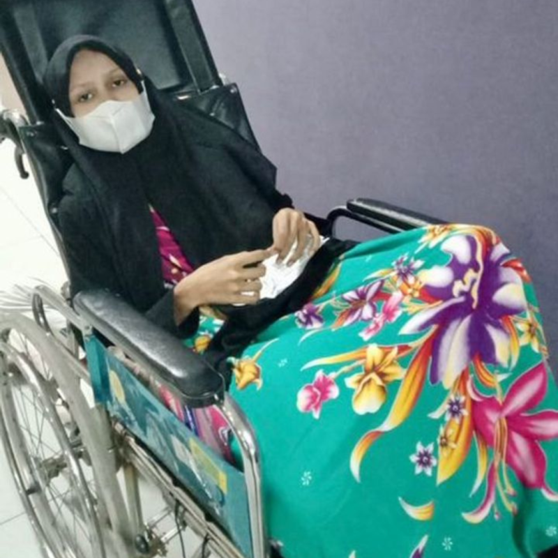 Rinah Ingin Sembuh Dari Kanker Tulang