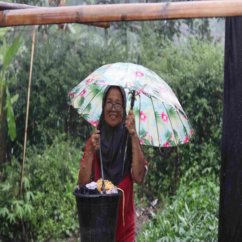 Sakit Kulit Langka Bu Siti Tulang Punggung Keluarga