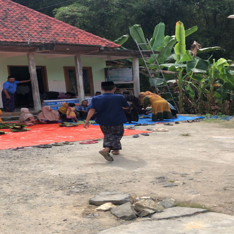 Bantu Perluasan Musholla Al Amir Untuk Jamaah Agar Tidak Sholat di Luar Musholla Lagi