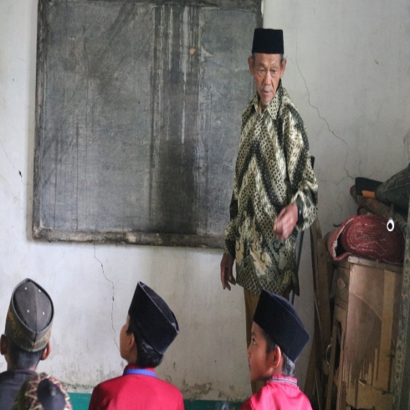 Muliakan Guru Ngaji Pahala Tidak Pernah Terhenti