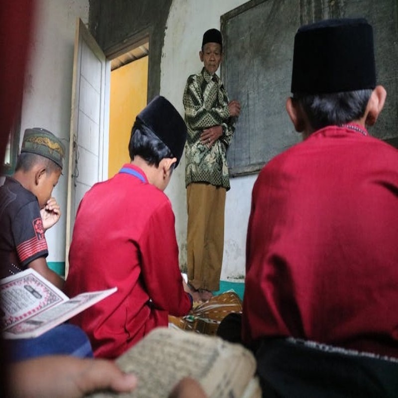 Muliakan Guru Ngaji Pahala Tidak Pernah Terhenti
