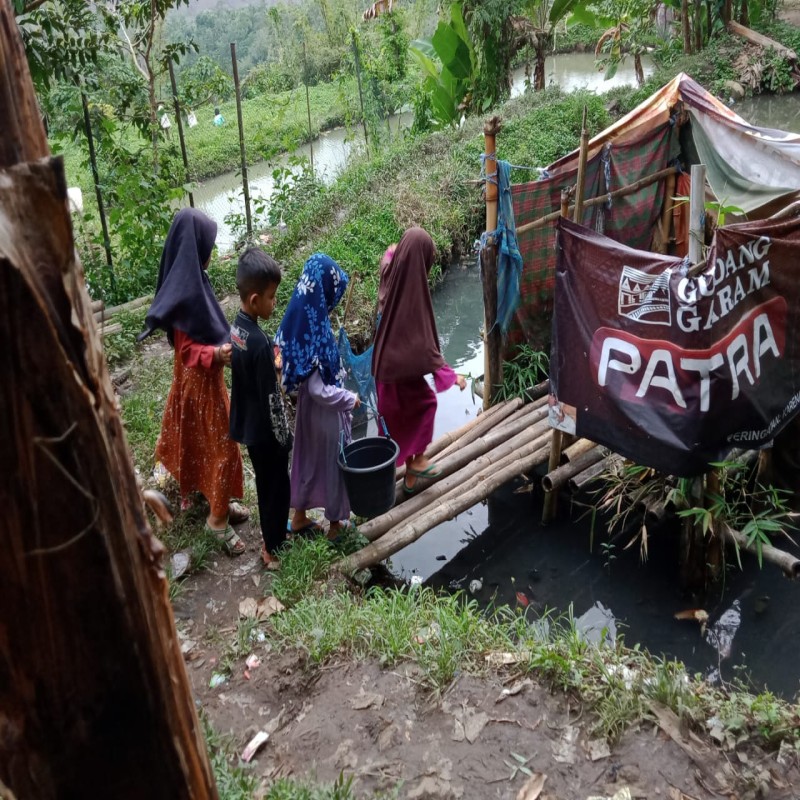 BANTU MUSHOLA TERISOLASIR, TAK MEMILIKI TOILET & TEMPAT WUDHU