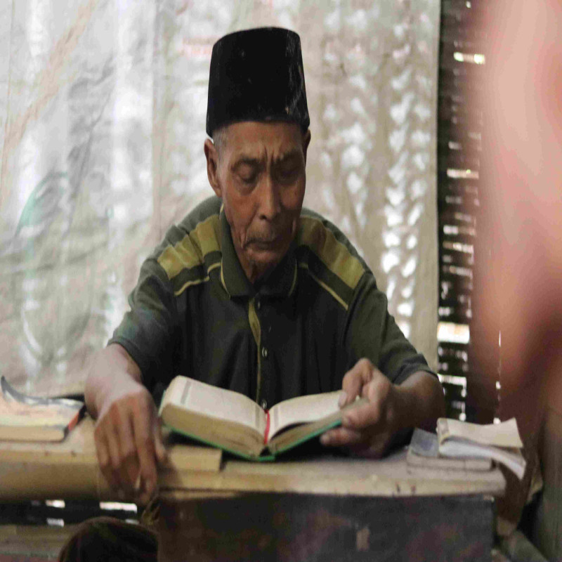Bantu Mbah Untung Bertahan Hidup di Rumah Reyot