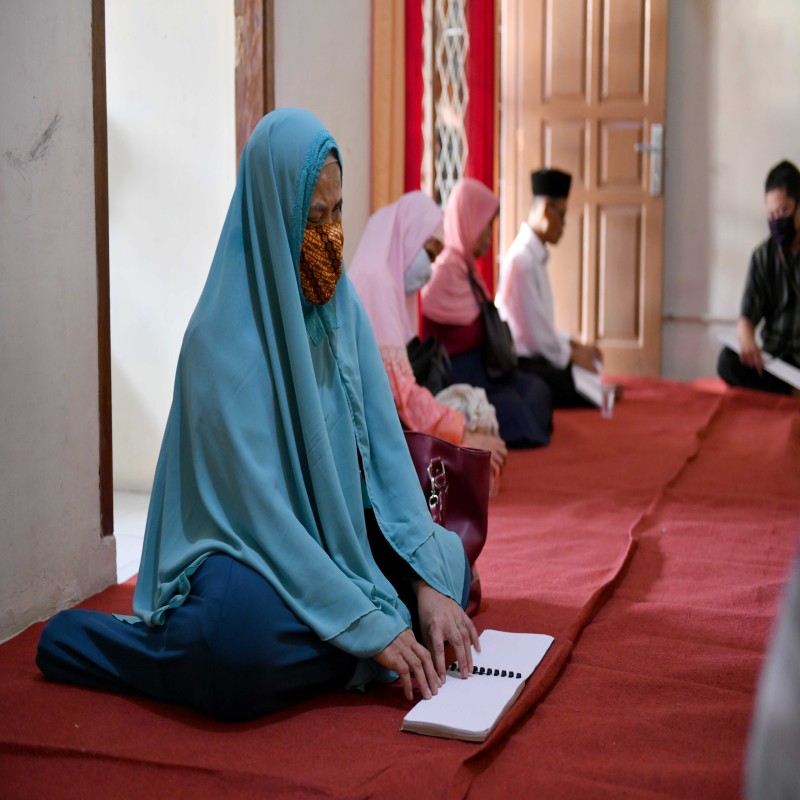 Sedekah Jariyah Qur'an Braille Santri Penghafal Qur'an