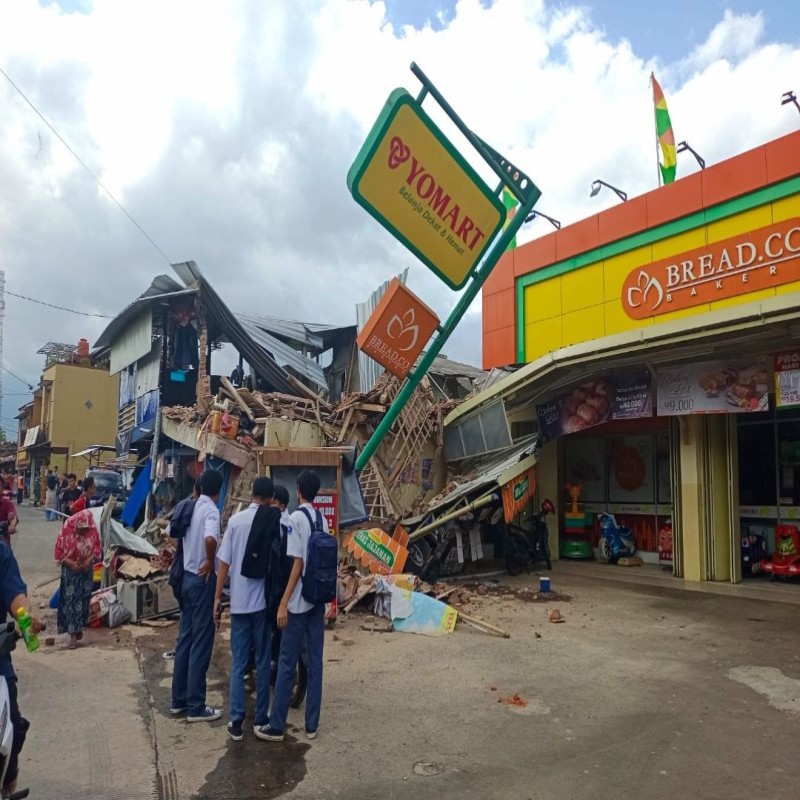 #PrayForCianjur Solidaritas bantu warga terdampak Gempa Bumi 5.6SR