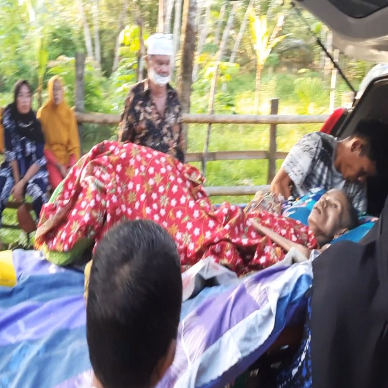 AMBULANCE GRATIS untuk Dhuafa