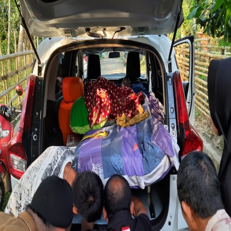 AMBULANCE GRATIS untuk Dhuafa