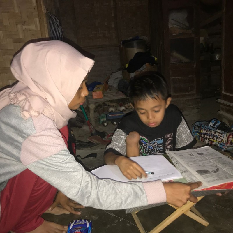 Tubuh dan Kakinya Semakin Mengurus ! Hanya Bisa Merangkak