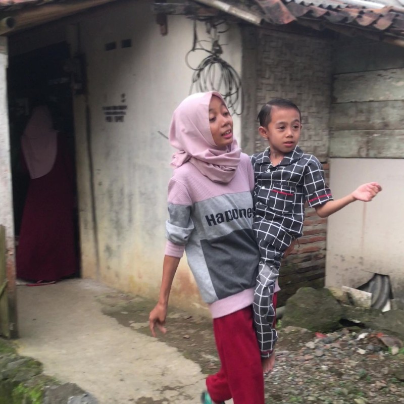 Tubuh dan Kakinya Semakin Mengurus ! Hanya Bisa Merangkak
