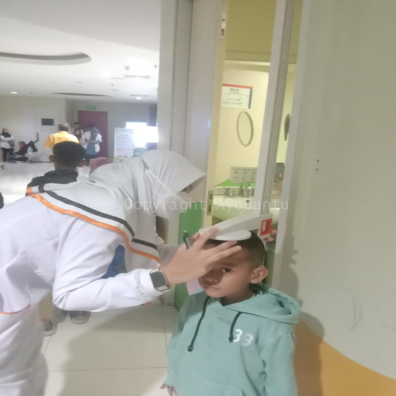 Bantu Elhan Mendengar Suara Orang Tua untuk Pertama Kalinya