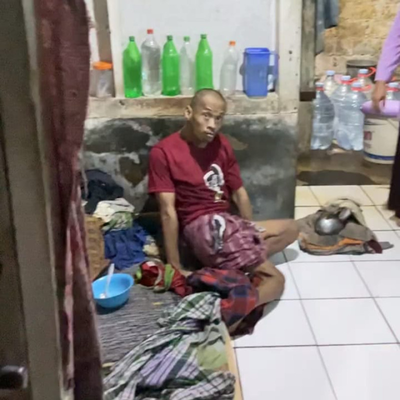 Cacat Seumur Hidup & Tinggal Di Kontrakan Yang Nyaris Runtuh, Bantu Pak Pepen Hidup Layak