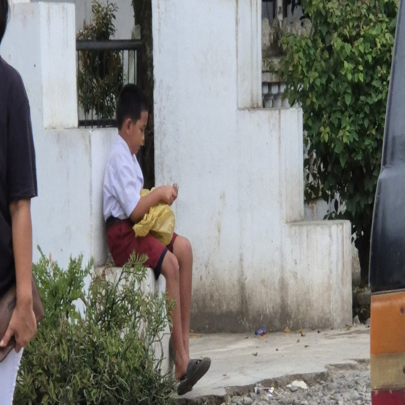 Kisah Yatim Penjual Opak Ini Hidupi Ibu Sakit Kanker