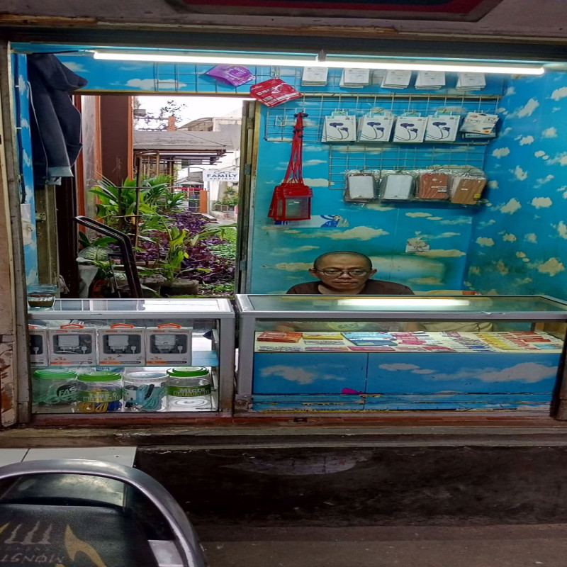 Bantu Modal Usaha Konter Pulsa Difabel di Bandung