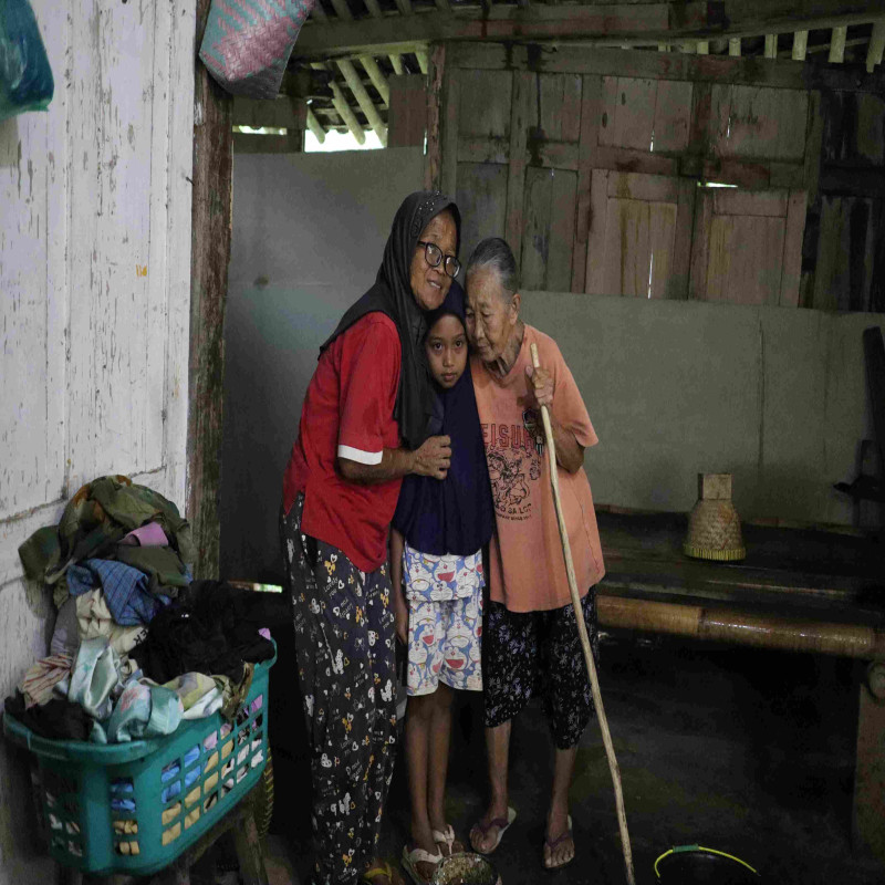 Sakit Kulit Langka Bu Siti Tulang Punggung Keluarga