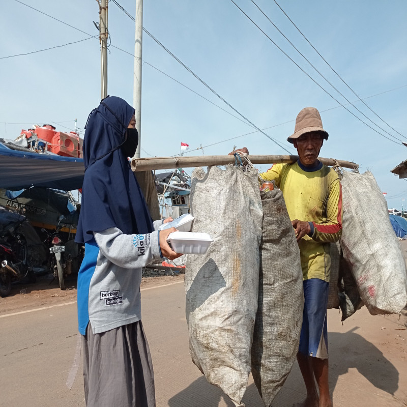 Jumat Berkah-Gerakan  berbagi 1000 makan untuk pahlawan jalanan