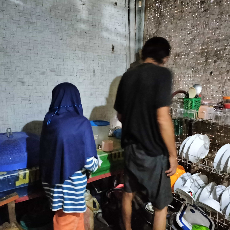 Kisah Gadis Piatu, Benjolan Di Punggung Kian Memberat