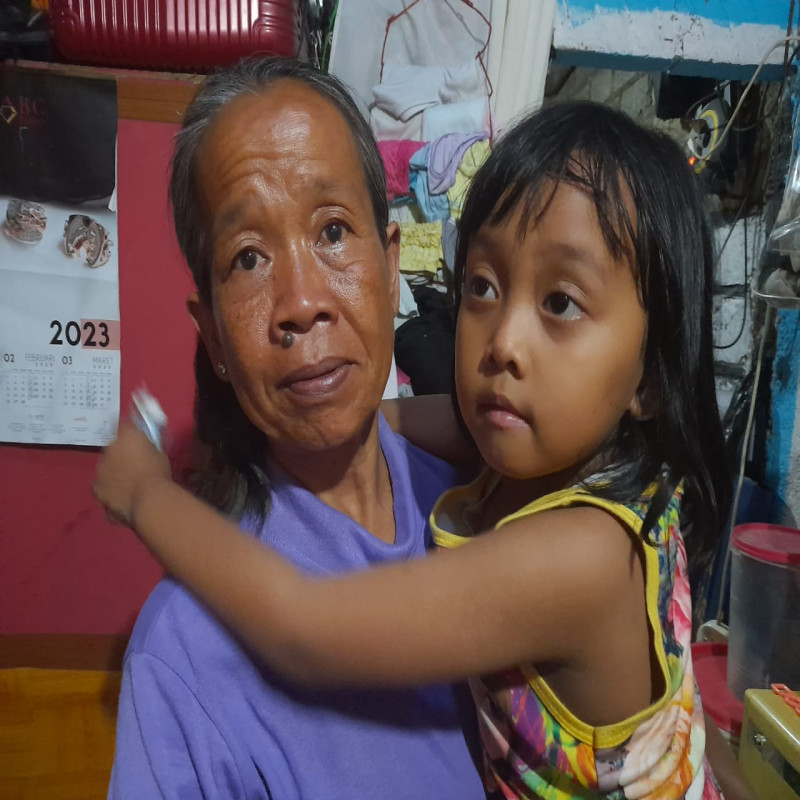Nenek Aku Laper... Nemu Makanan Nggak