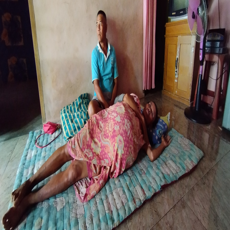 Perut Ibu Yati Semakin Membesar