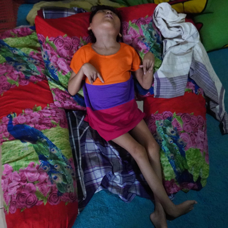 Tubuh Kaku Bertahun-Tahun, Bantu Adik Hana Sembuh Dari Epilepsi