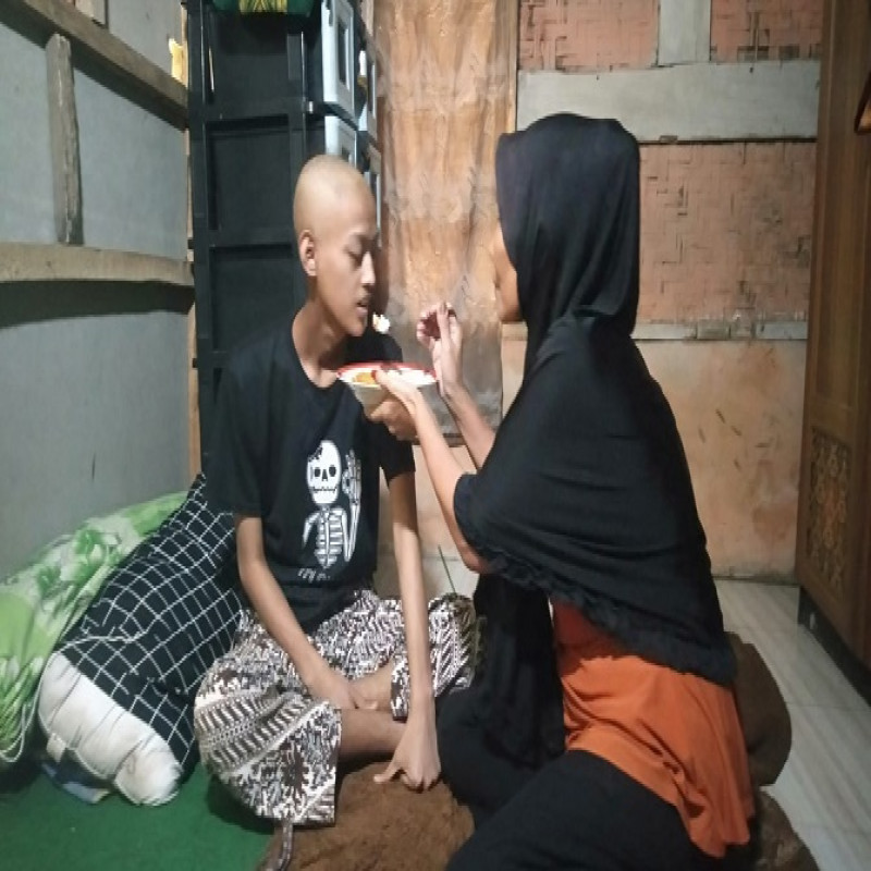 Demi bisa Berobat, Pejuang Kanker Berdagang Asongan di Tepi Jalan