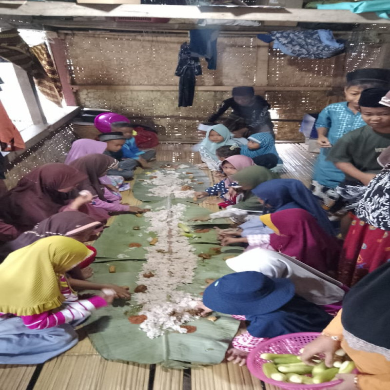 Sedekah Air Minum Bantu Santri Yatim Penghafal Quran