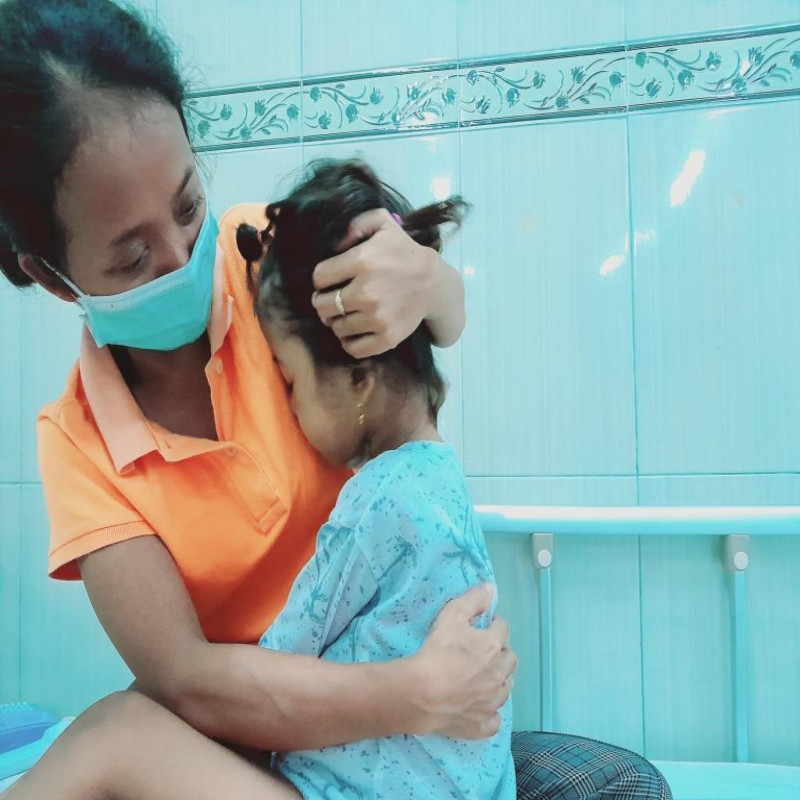 Adik Alfida lemas membutuhkan Kursi Roda