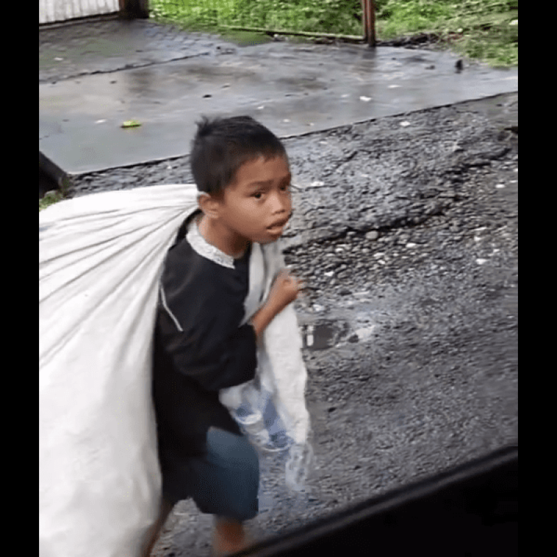 Memulung Agar Bisa Sekolah Bantu Adam Bisa Sekolah