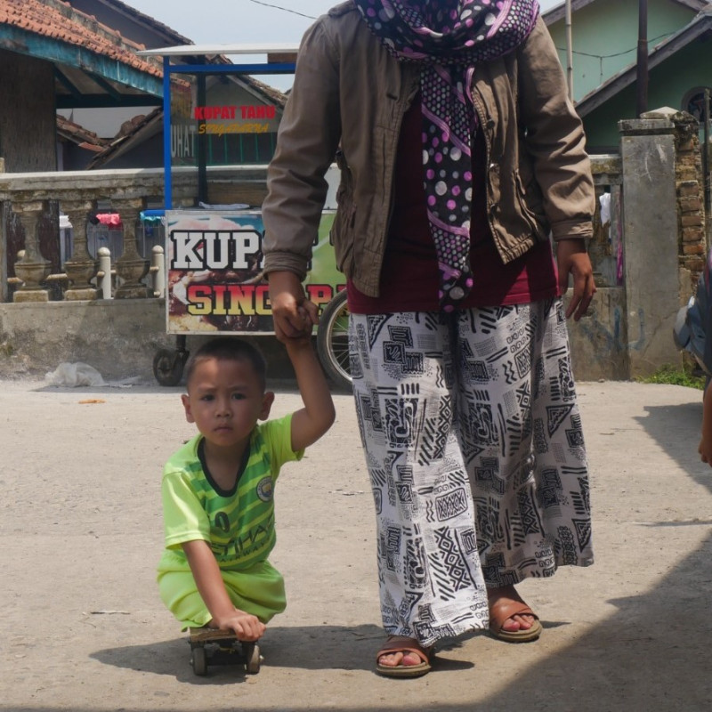 MIRIS! FAHMI BOCAH DISABILITAS, BERMAIN SKATEBOARD TANPA KAKI