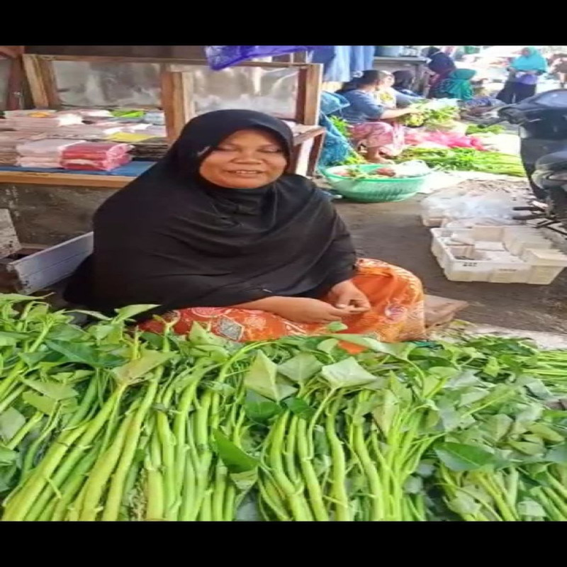 Banting Tulang Jualan Sayuran Bantu Ibu Inah Rawat Ayah Dan Kakak Yang