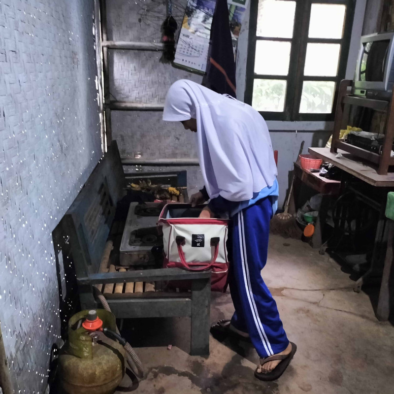 Kisah Gadis Piatu, Benjolan Di Punggung Kian Memberat