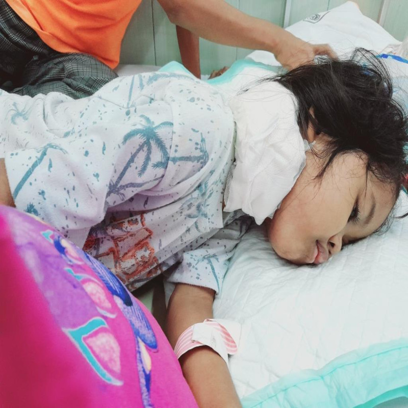 Adik Alfida lemas membutuhkan Kursi Roda