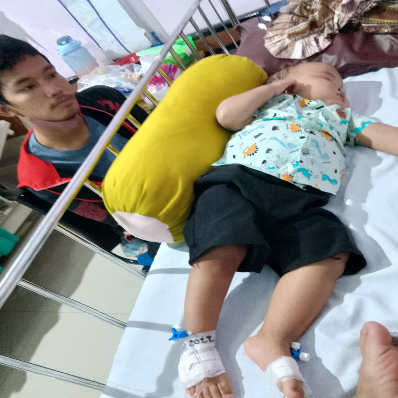 Mengidap Kanker Darah, Ayah Kehilangan Pekerjaan Untuk Biayai Pengobatan Aqil