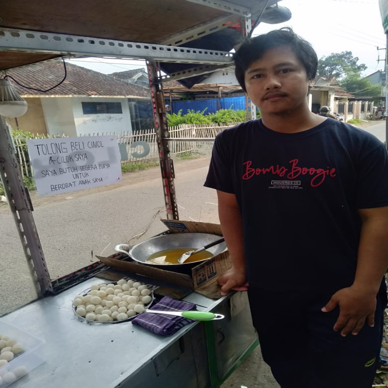 Bantu Operasi Lubang Anus dan Kelamin Anak Penjual Cimol