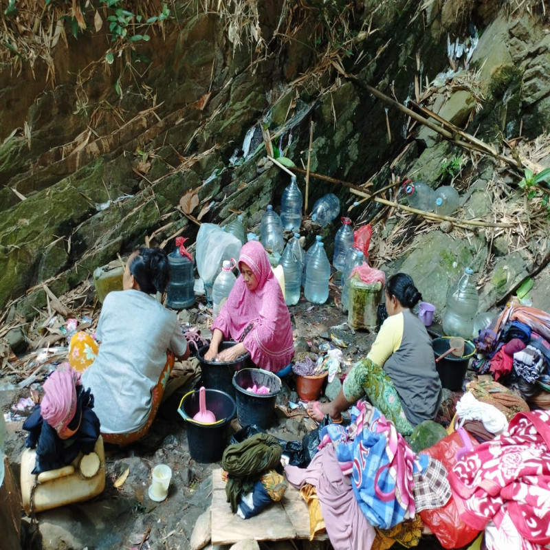 Kekeringan Makin Ancam Warga Pelosok Negeri : Sedekah Air Bersih Jadi Limpahan Berkah