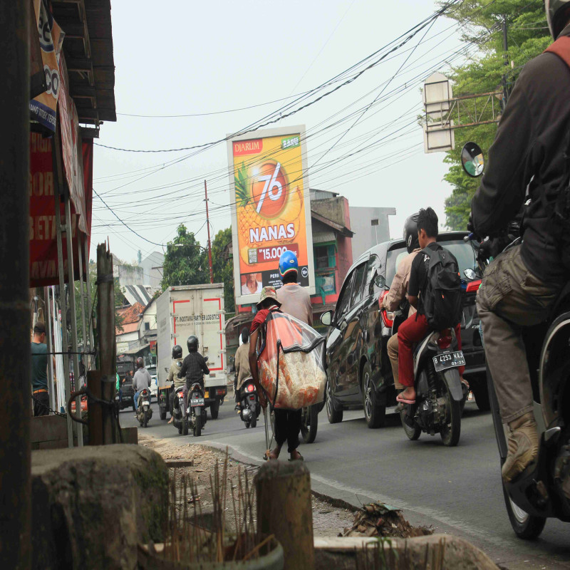 Tolong! Kakek Usman Difabel Penjual Krupuk