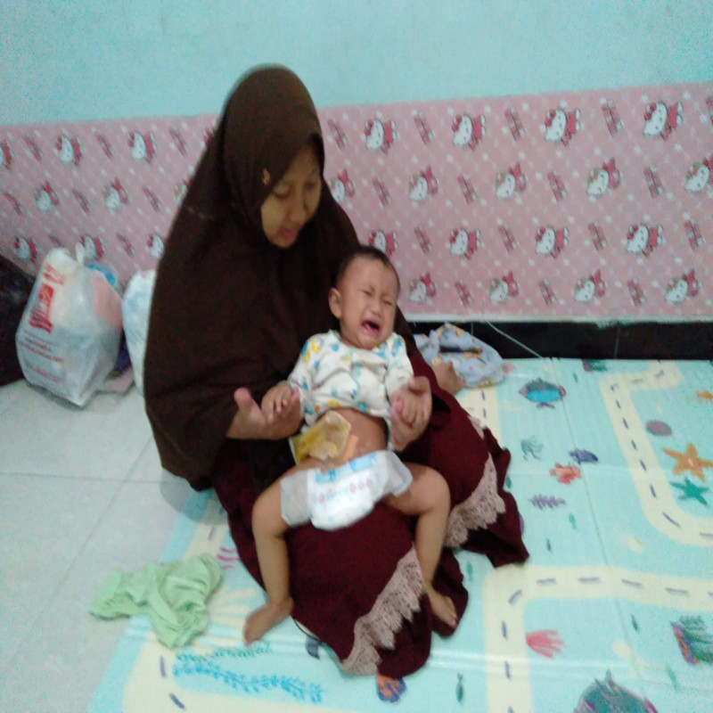 Bantu Operasi Lubang Anus dan Kelamin Anak Penjual Cimol