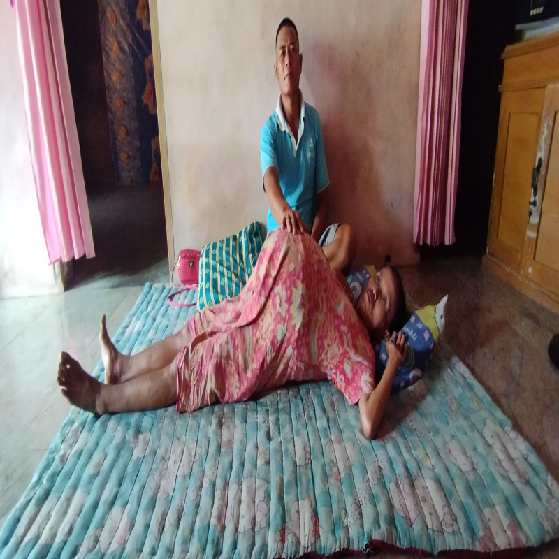 Perut Ibu Yati Semakin Membesar