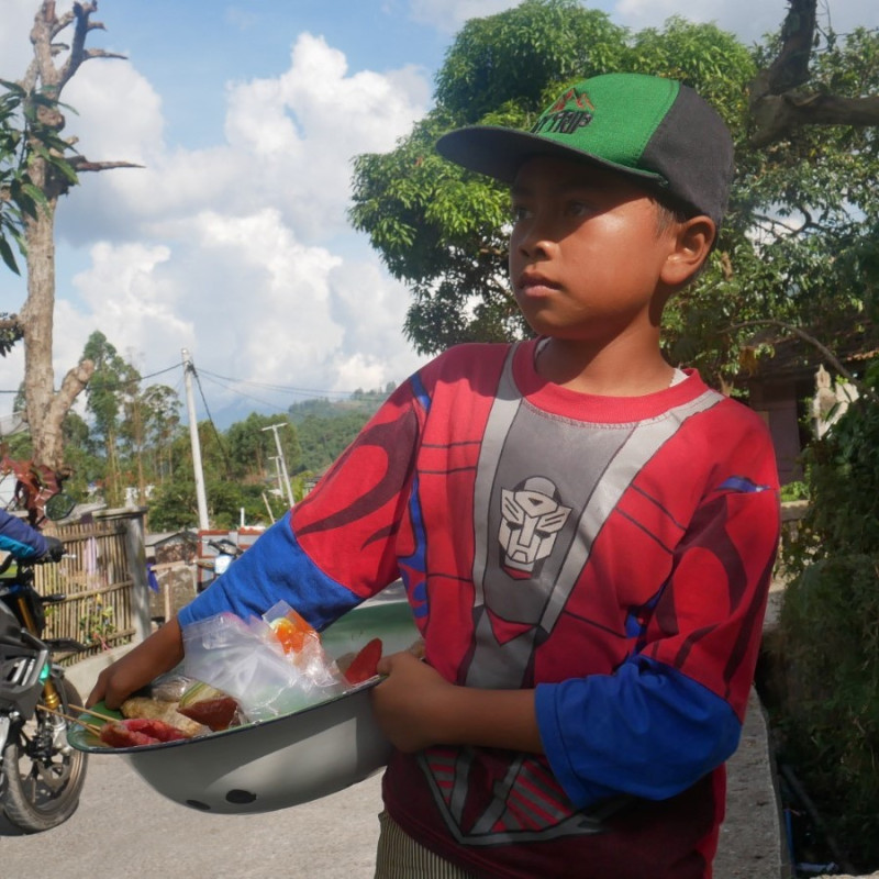 Pantang Putus Sekolah, Faisal Jualan Gorengan