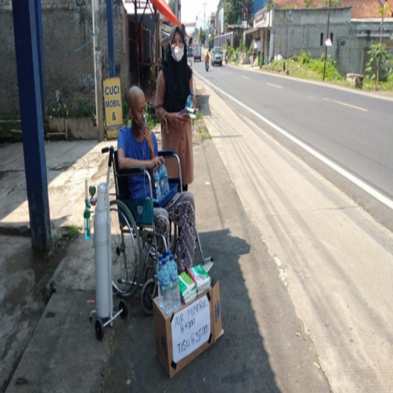 Demi bisa Berobat, Pejuang Kanker Berdagang Asongan di Tepi Jalan