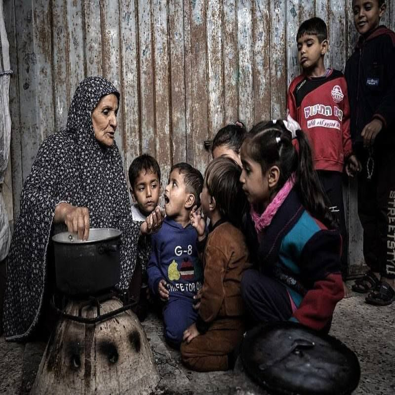 Sedekah Roti Bantu Gaza di Pengungsian