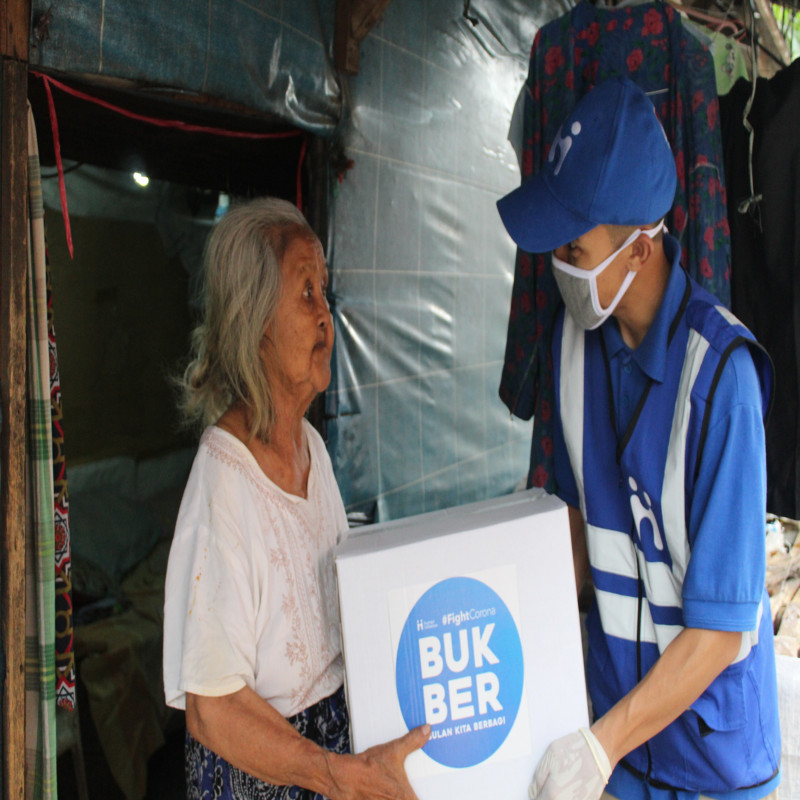 Berbagi Bingkisan Ramadan di Desa Pelosok Indonesia