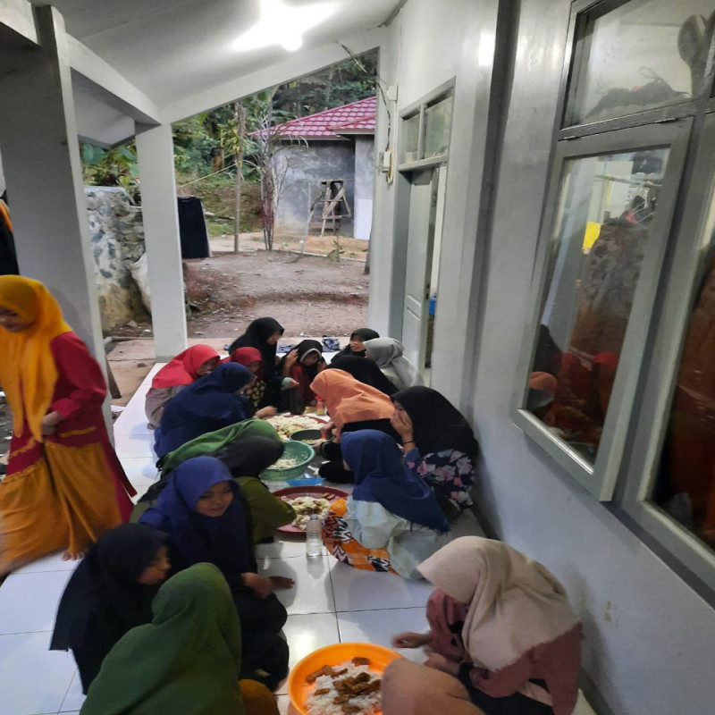 Kurangnya Stok Beras Ancam Kesehatan Gizi Santri